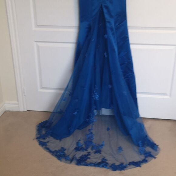 Bride's Mermaid Gown Plunging Neckline Royal Blue Size 8 - Picture 3 of 16